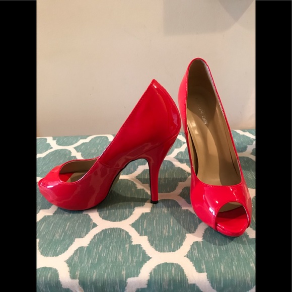 Heels - Picture 2 of 5